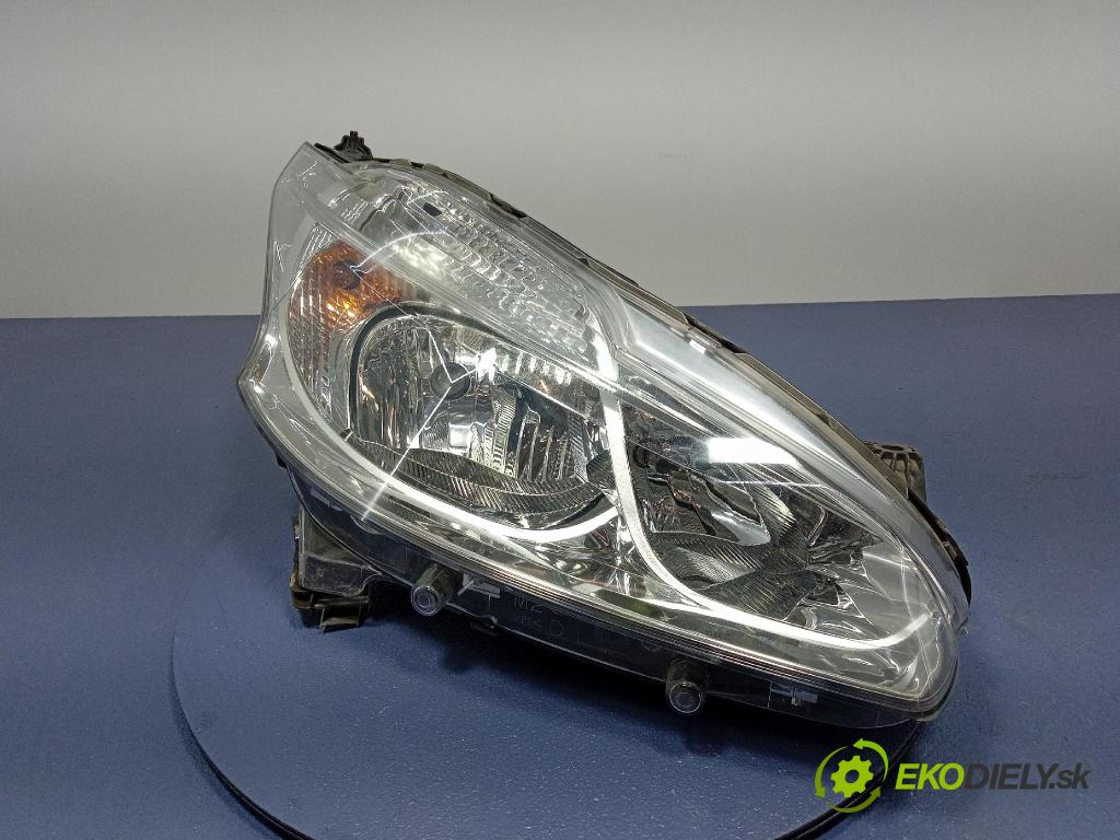 Peugeot 208 2017 Reflektor: v pravo: 9802221280
