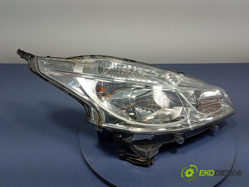 Peugeot 208 2017 Reflektor: v pravo: 9802221280