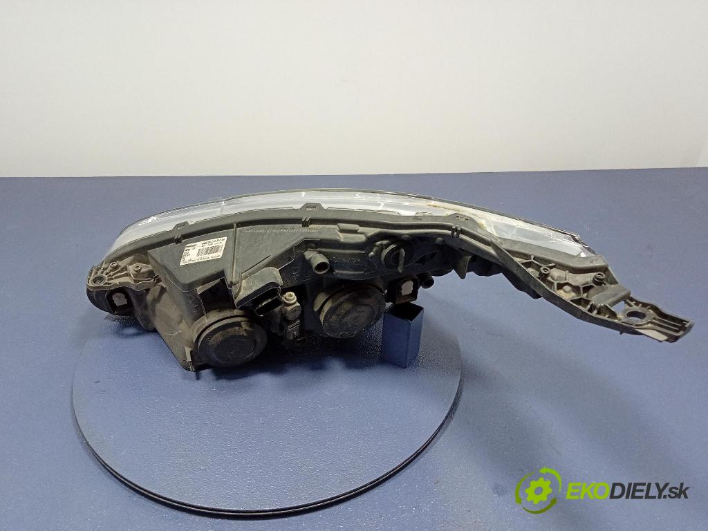 Peugeot 208 2017 Reflektor: v pravo: 9802221280