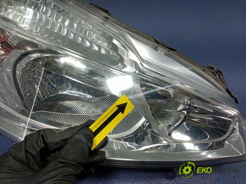 Peugeot 208 2017 Reflektor: v pravo: 9802221280