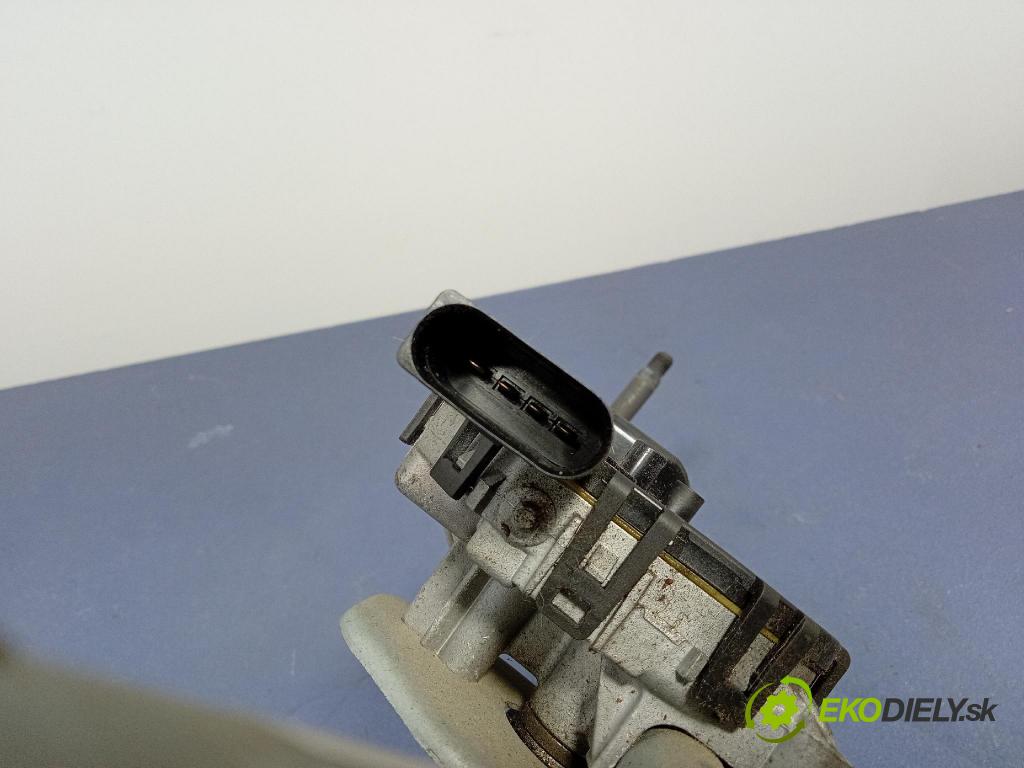 Peugeot 208 2017 mechanizmus motor: Stierače: Predné 0390241589