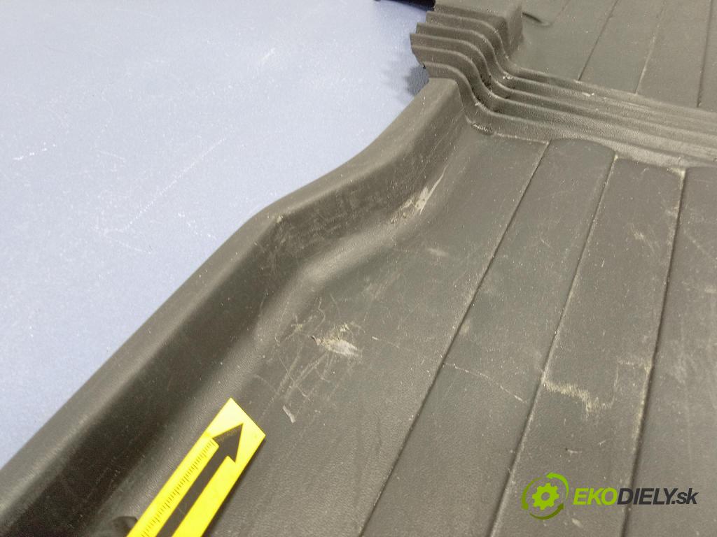 Peugeot 208 2017 koberec do auta 9819623180