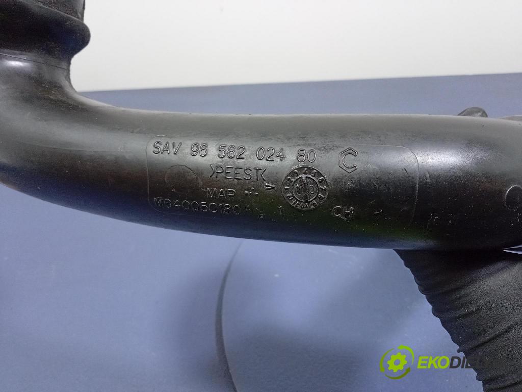 Citroen C4 picasso 2010 rúrka Vzduch: 9680617780