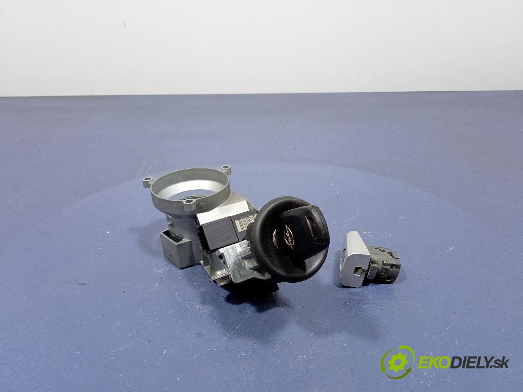 Opel Corsa 2007 riadiaca jednotka Motor: 55557933