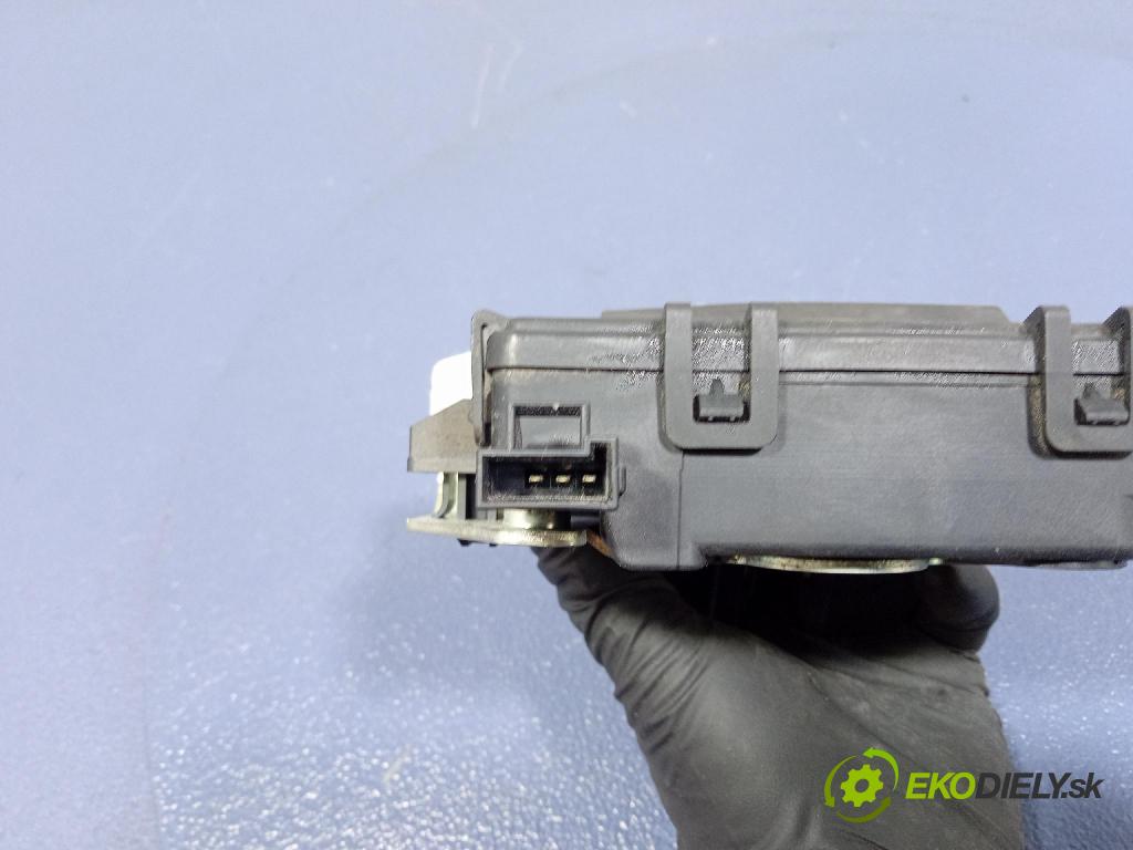 Opel Zafira 2006 zámok Klapky: kufra: 131495058724