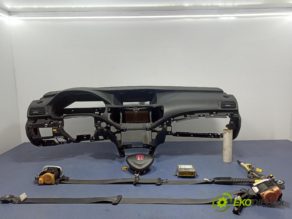 Honda Accord 2008 kokpit,pristrojová doska