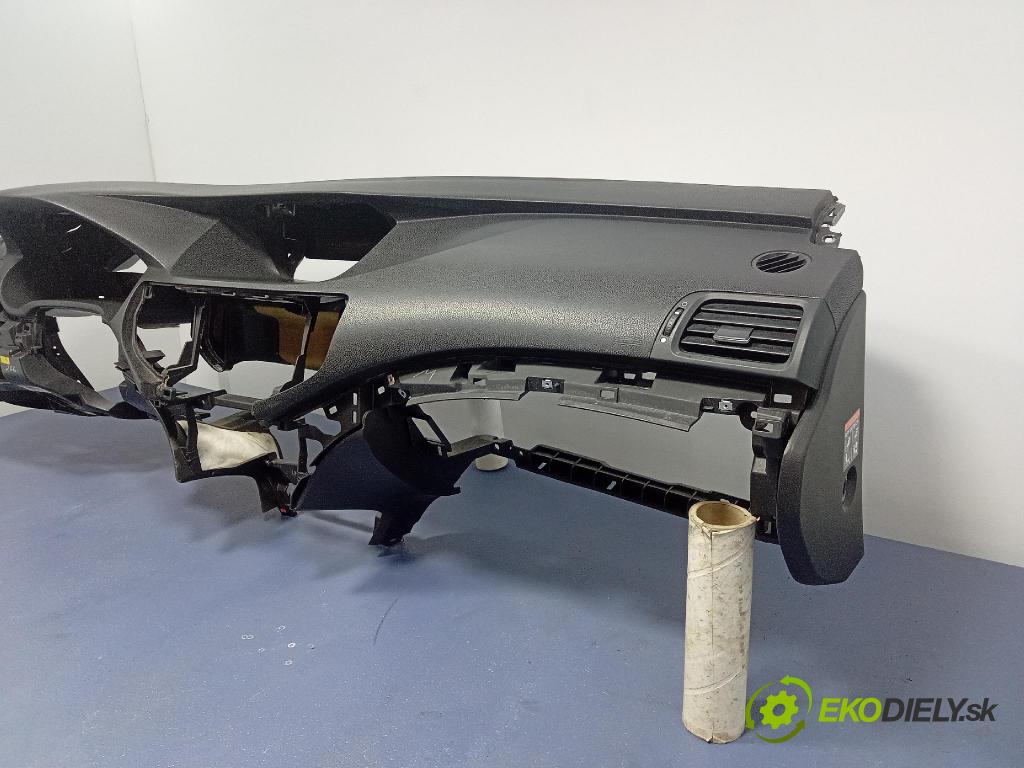 Honda Accord 2008 kokpit,pristrojová doska