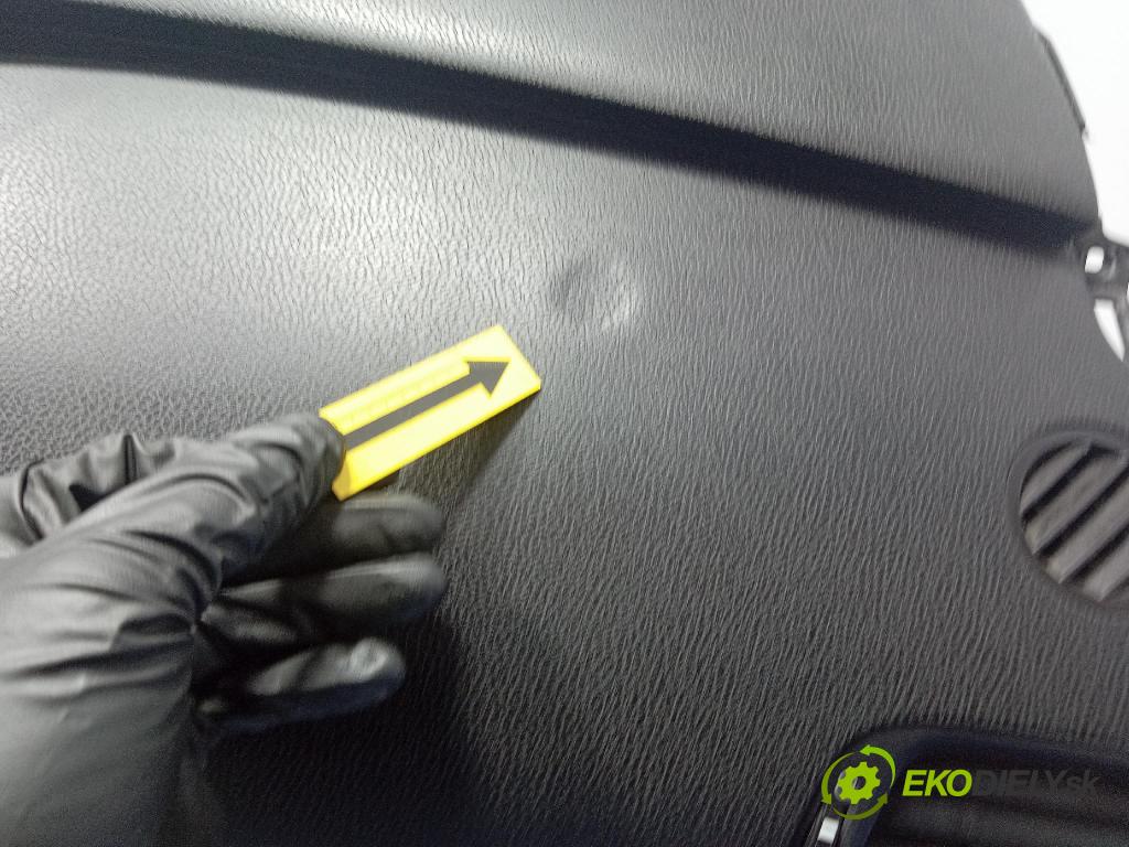 Honda Accord 2008 kokpit,pristrojová doska