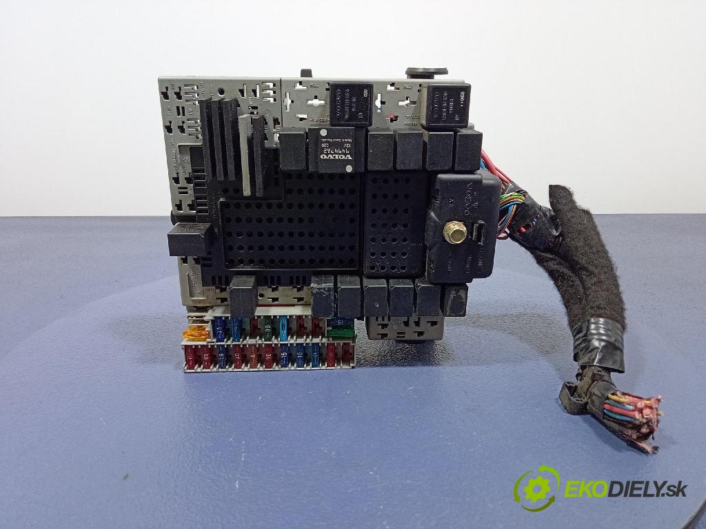 Volvo V70 2000 skrinka Poistky: 9401802