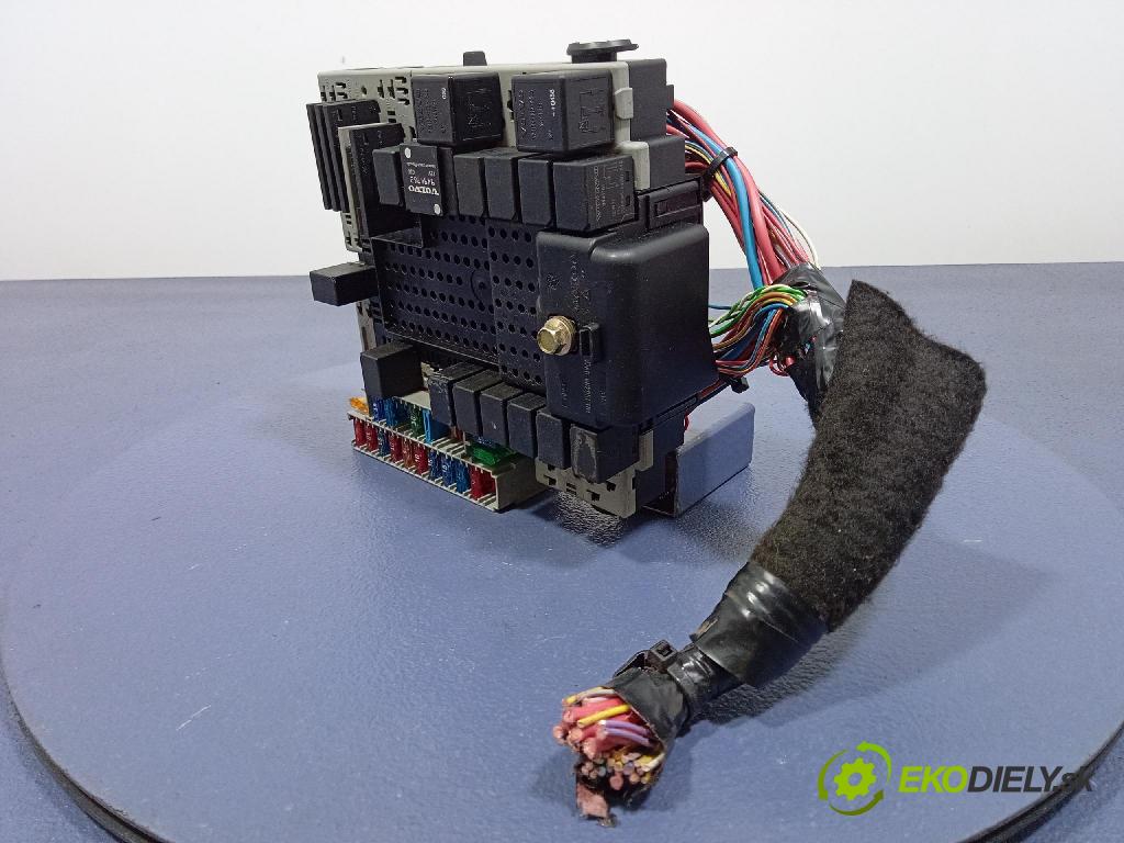 Volvo V70 2000 skrinka Poistky: 9401802