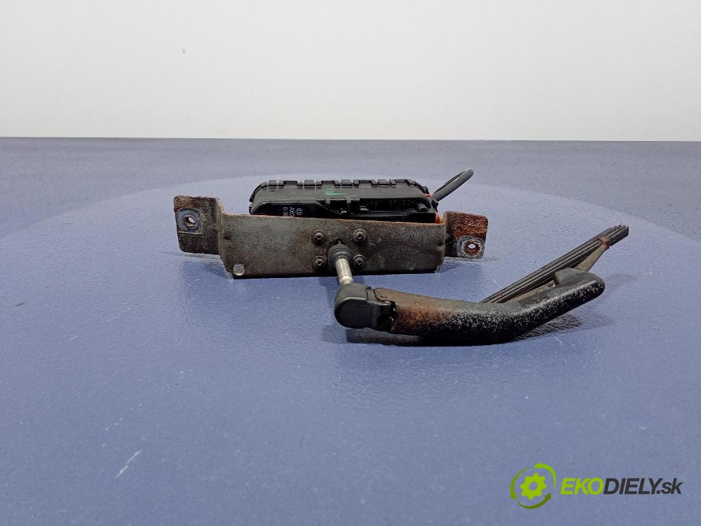 Volvo V70 2000 mechanizmus motor: Stierače: Predné 0390206215