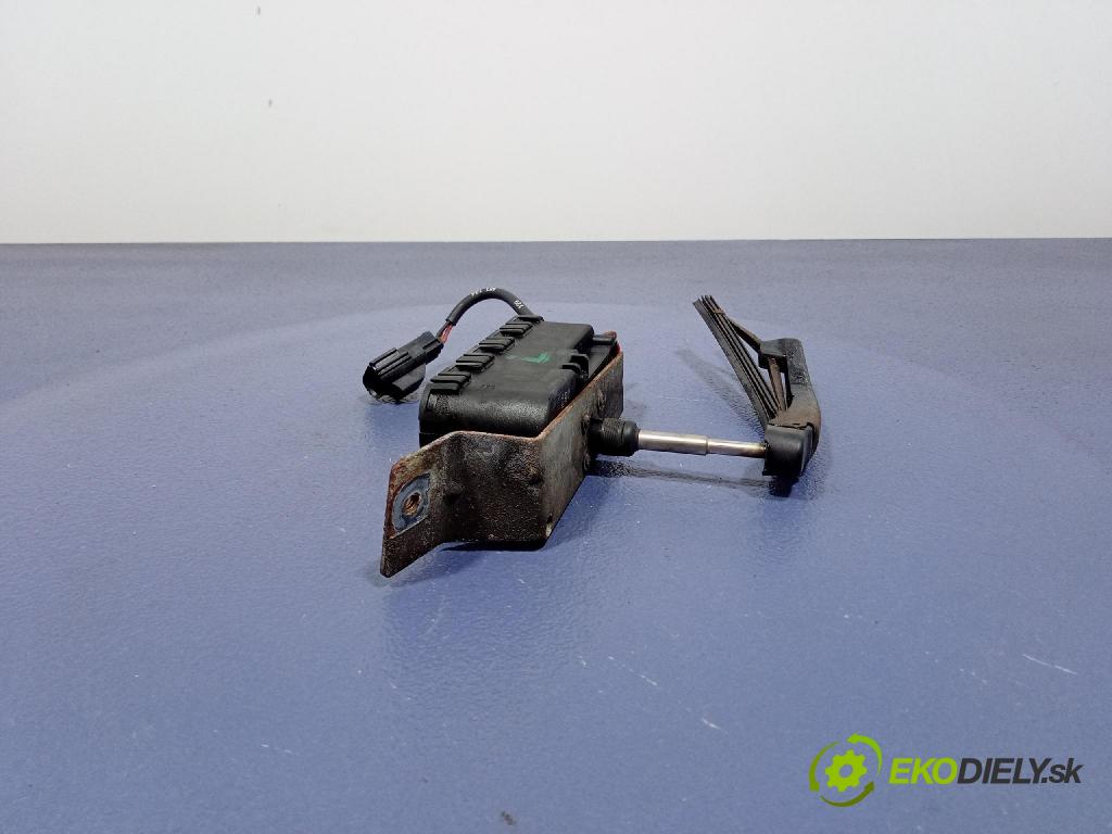 Volvo V70 2000 mechanizmus motor: Stierače: Predné 0390206215