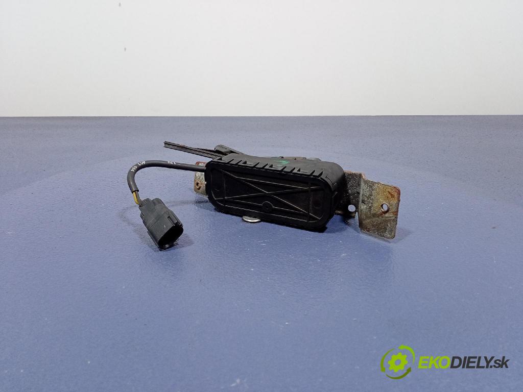 Volvo V70 2000 mechanizmus motor: Stierače: Predné 0390206215