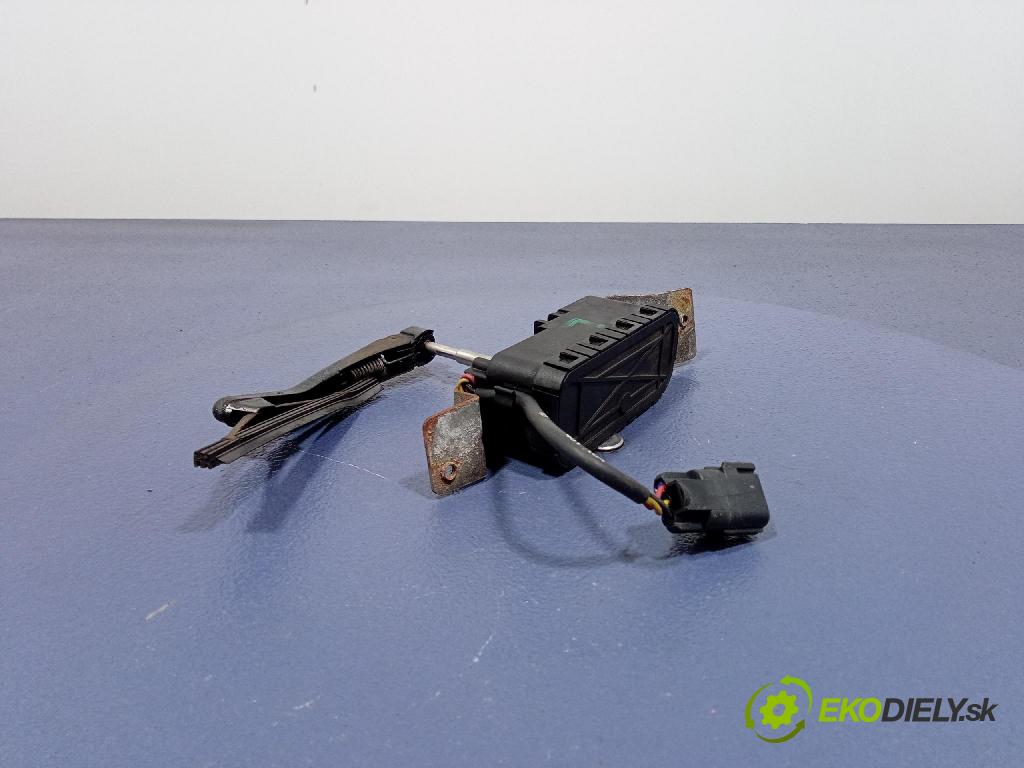 Volvo V70 2000 mechanizmus motor: Stierače: Predné 0390206215