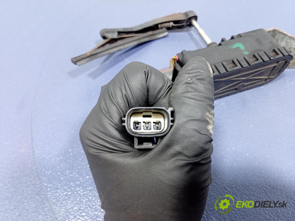 Volvo V70 2000 mechanizmus motor: Stierače: Predné 0390206215