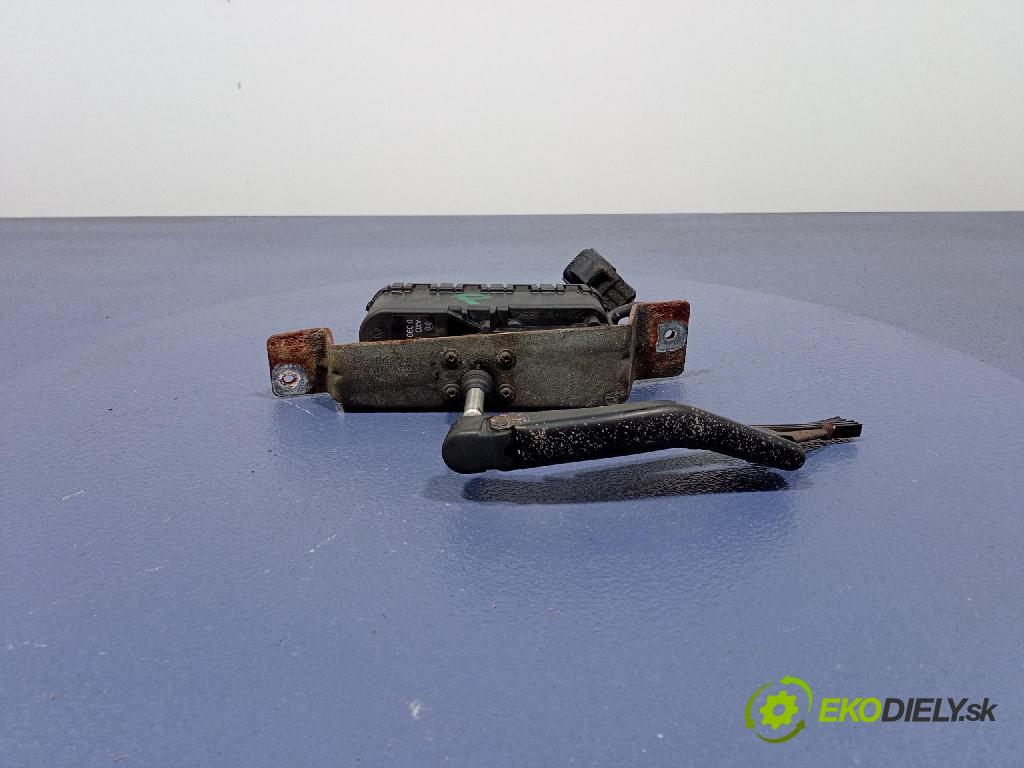 Volvo V70 2000 mechanizmus motor: Stierače: Predné 0390206214