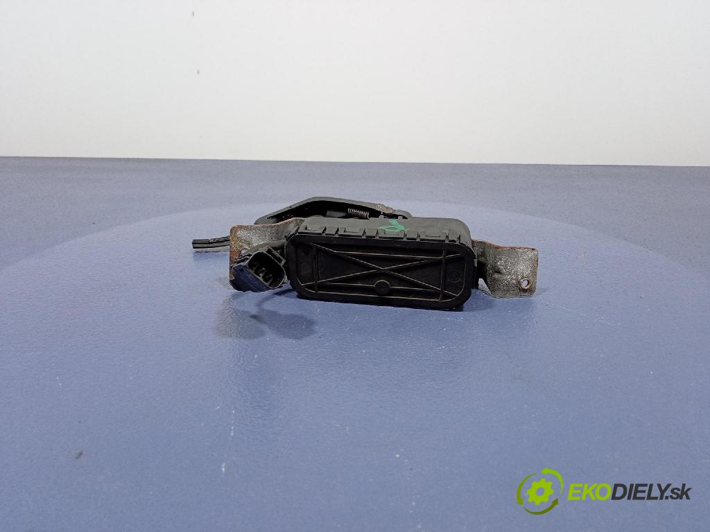 Volvo V70 2000 mechanizmus motor: Stierače: Predné 0390206214