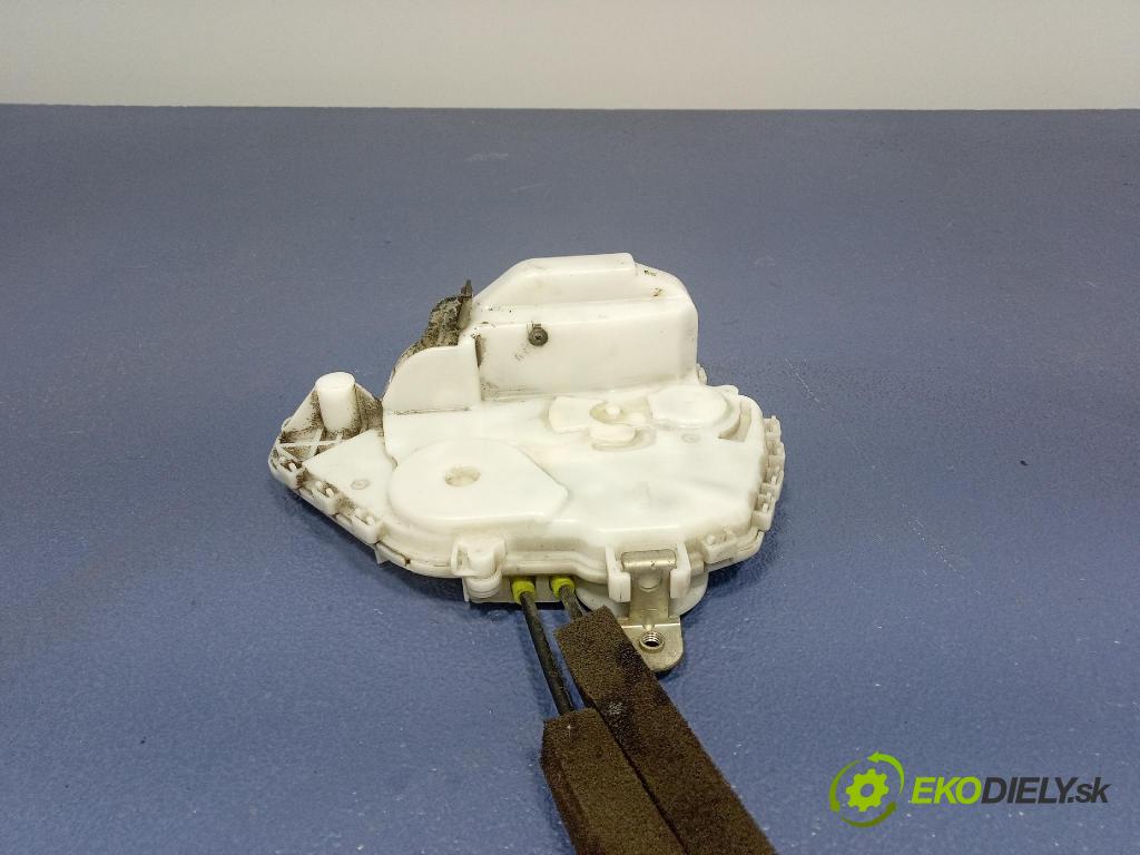 Honda Accord 2008 zámek dveře před v pravo: 