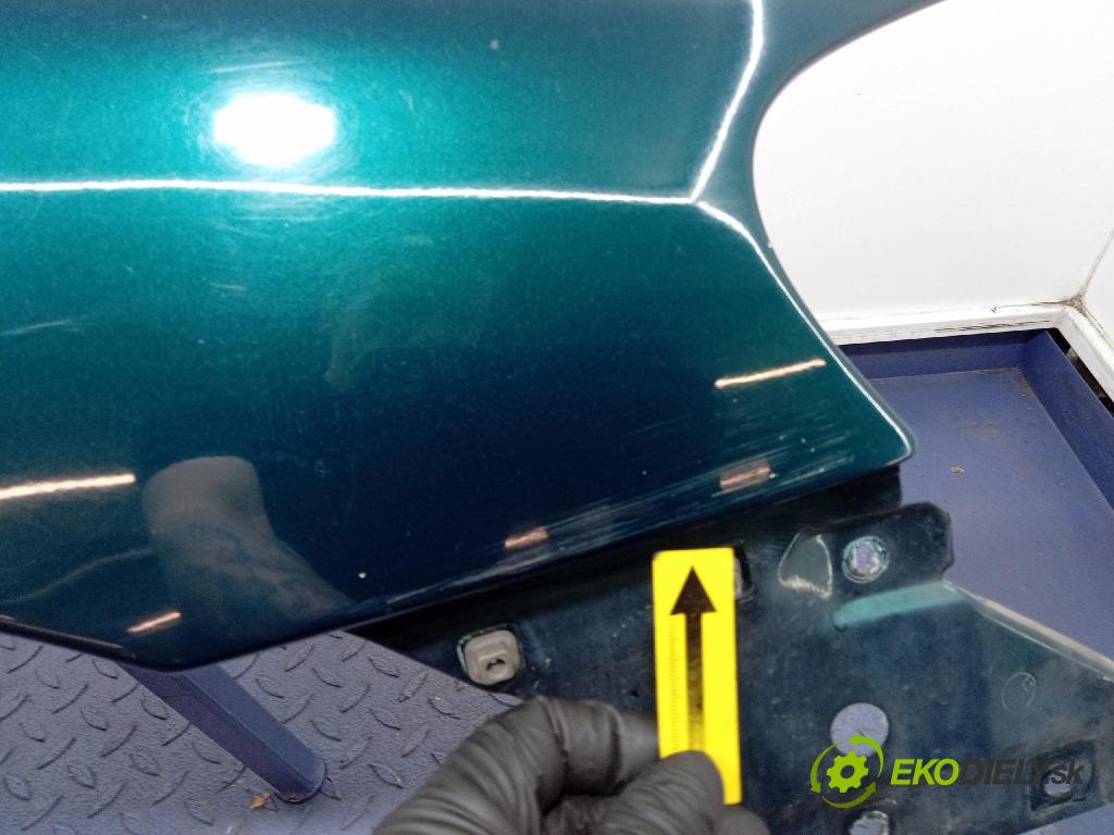 Volvo V70 2000 blatník Predné v pravo: