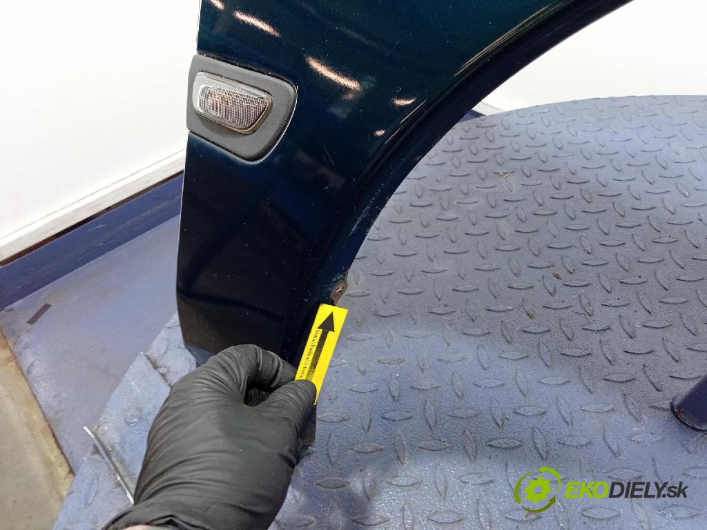 Volvo V70 2000 blatník Predné v pravo: