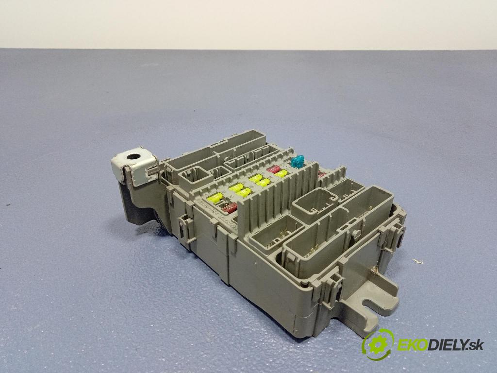 Honda Accord 2008 skrinka Poistky: TL4-G111