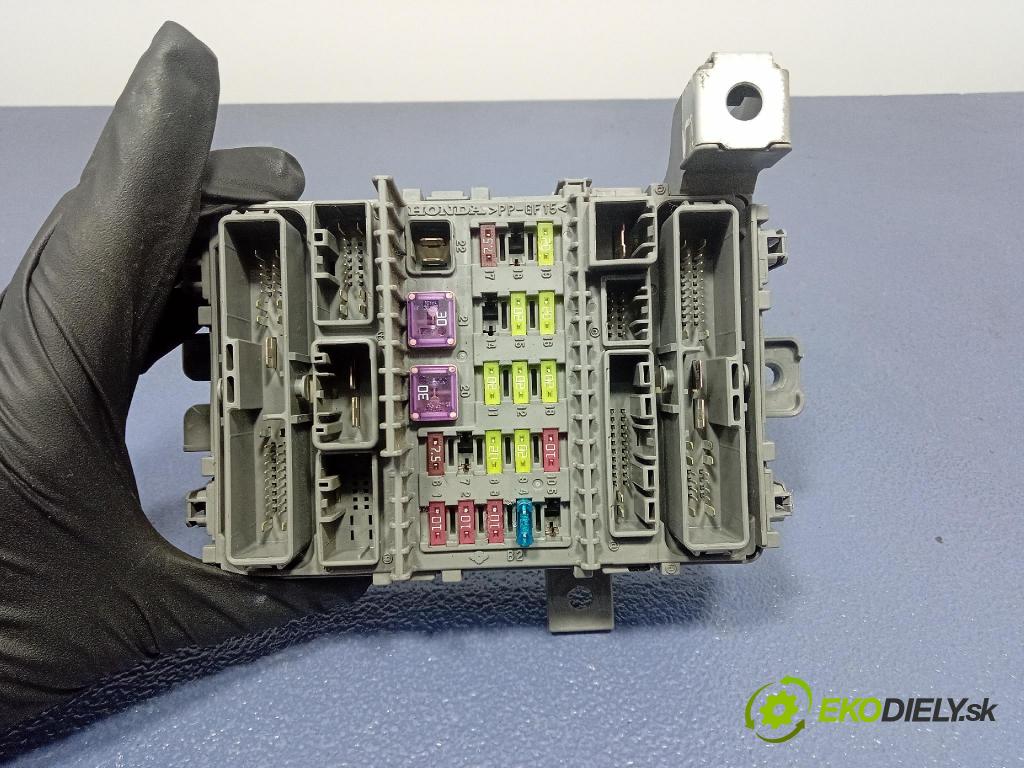 Honda Accord 2008 skrinka Poistky: TL4-G111