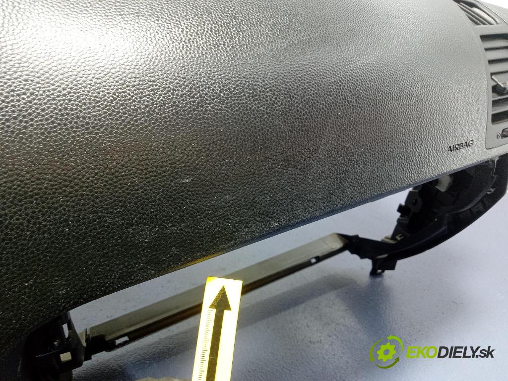 Hyundai Ix20 2011 kokpit,pristrojová doska 84721-1K000