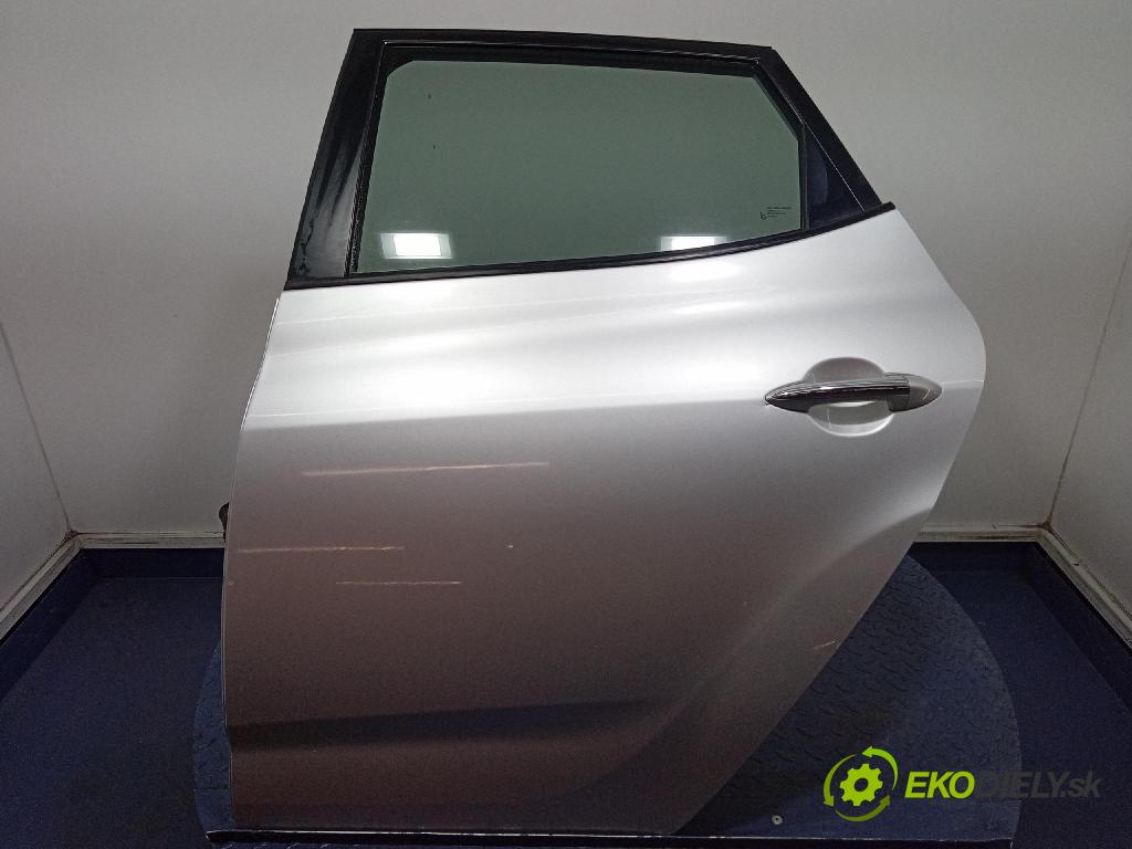 Hyundai Ix20 2011 dvere zad Vľavo: