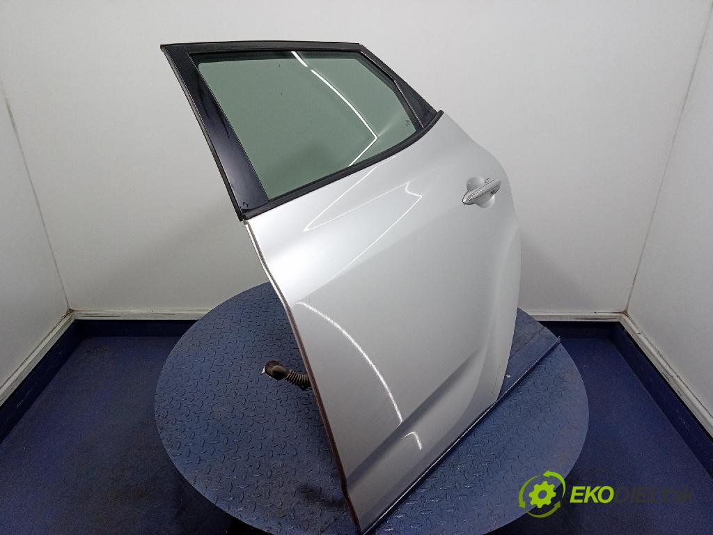 Hyundai Ix20 2011 dvere zad Vľavo: