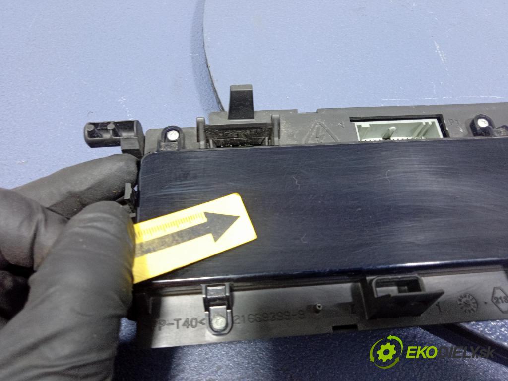 Renault Megane scenic 2006 prístrojovka/ budíky 8200461294