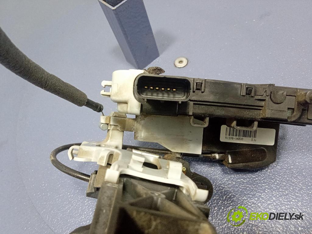 Hyundai Ix20 2011 zámek dveře před v pravo: 81320-1K020