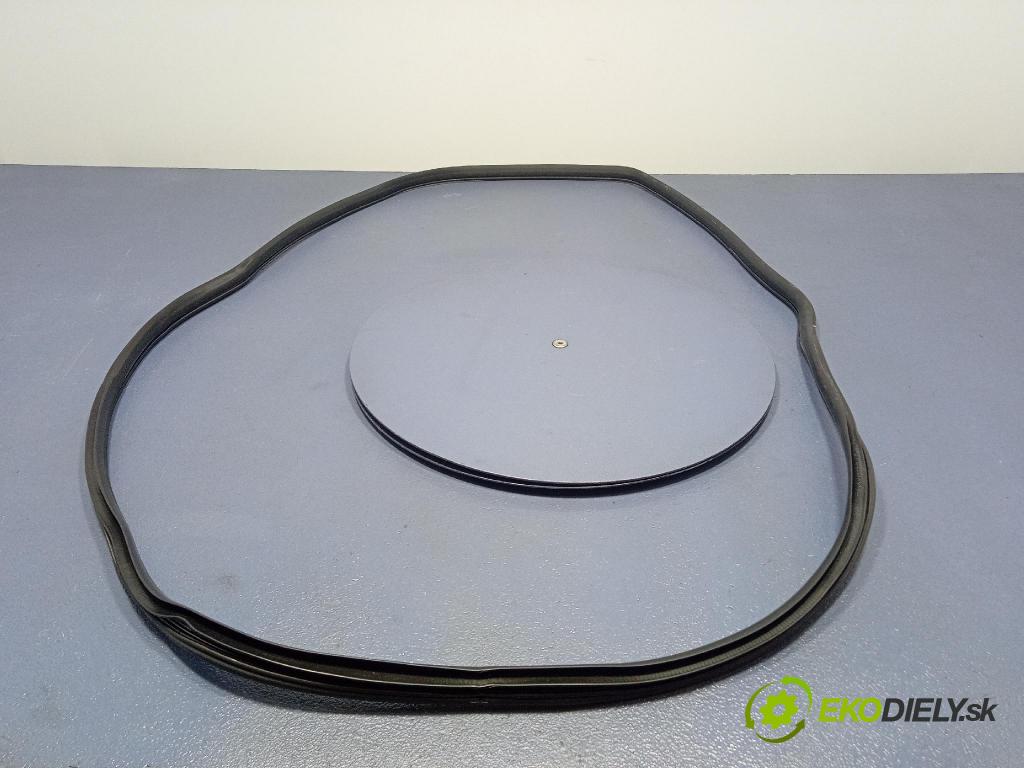 Hyundai Ix20 2011 Těsnění: dvere