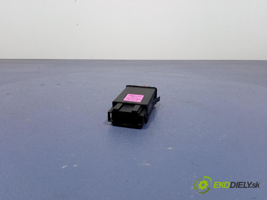 Audi A6 2001 prepínač svetiel NÚDZA: 4B0941509K