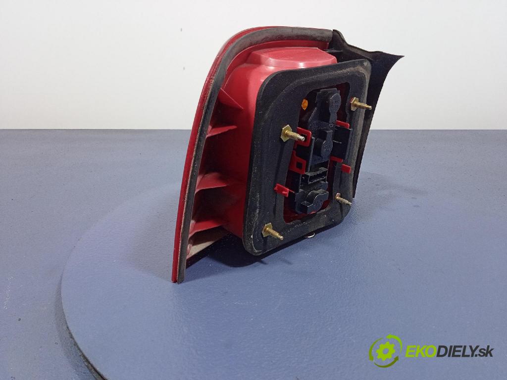 Audi A6 2001 svetlo / reflektor zad Prava: Vonkajsia: 4B9945096F