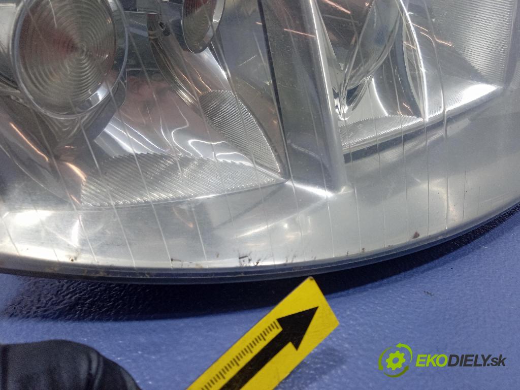 Audi A6 2001 Reflektor: v pravo: 155930-00