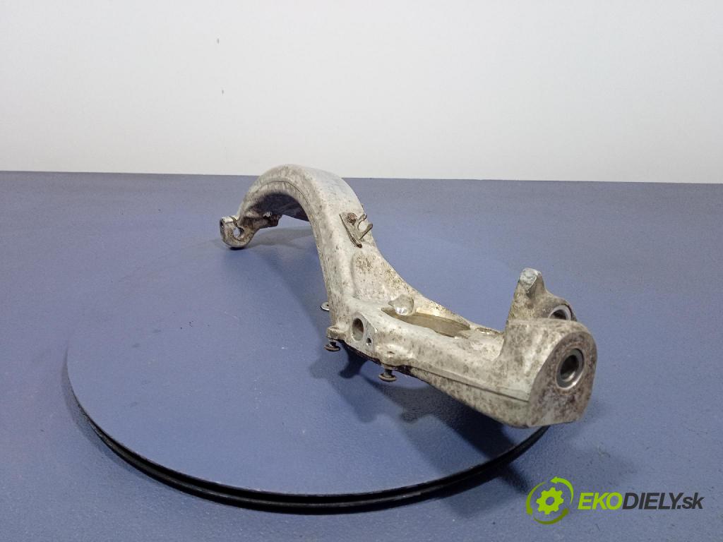 Audi A6 2001 náboj Prava: 4B3258G