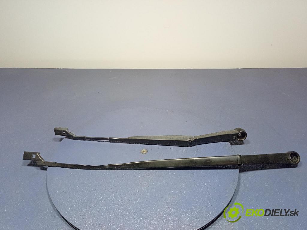 Hyundai Ix20 2011 Paže: Stěrače: před W000009404