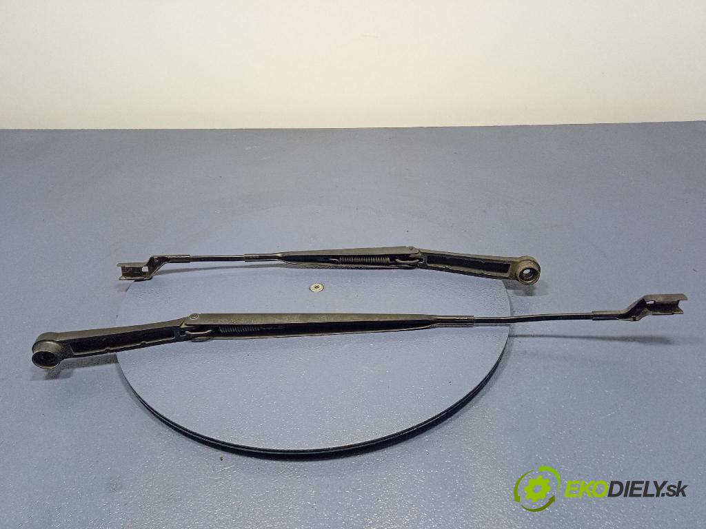 Hyundai Ix20 2011 Paže: Stěrače: před W000009404