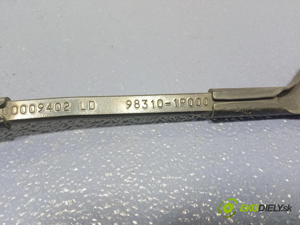 Hyundai Ix20 2011 Paže: Stěrače: před W000009404