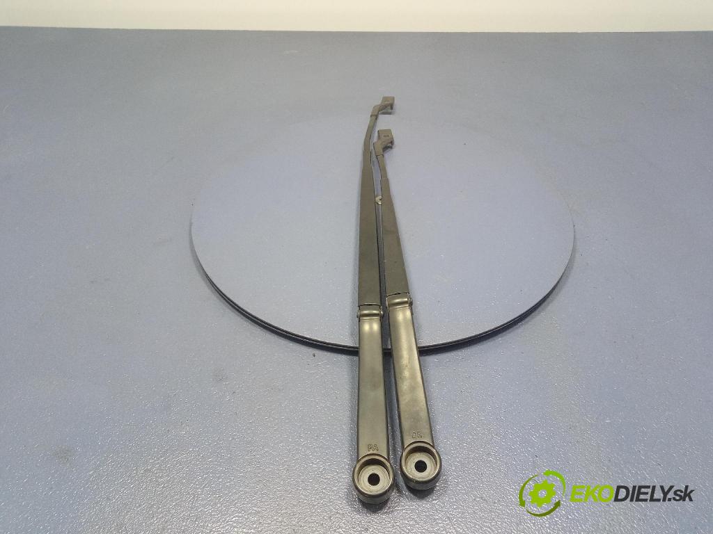 Hyundai Ix20 2011 Paže: Stěrače: před W000009404