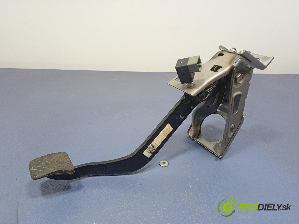 Hyundai Ix20 2011 pedále 32800-1P100