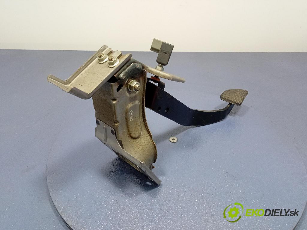 Hyundai Ix20 2011 pedále 32800-1P100