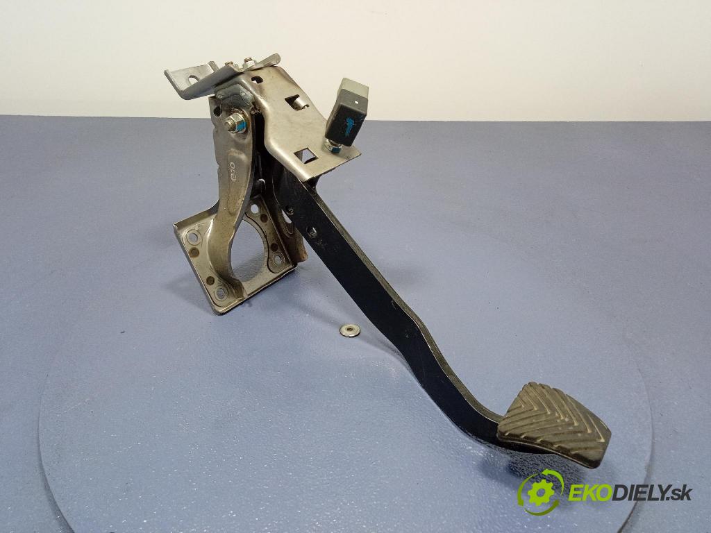 Hyundai Ix20 2011 pedále 32800-1P100