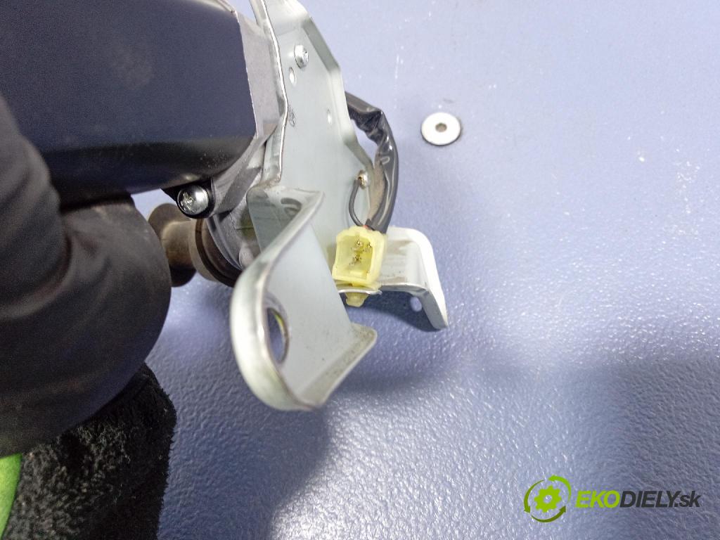 Honda Jazz 2005 motor: Stierače: zad