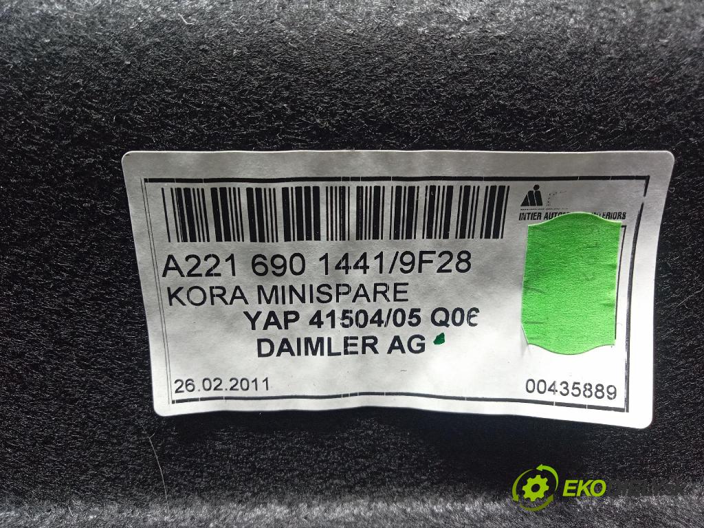 Mercedes S-klasa 2011 koberec do auta A2216901441