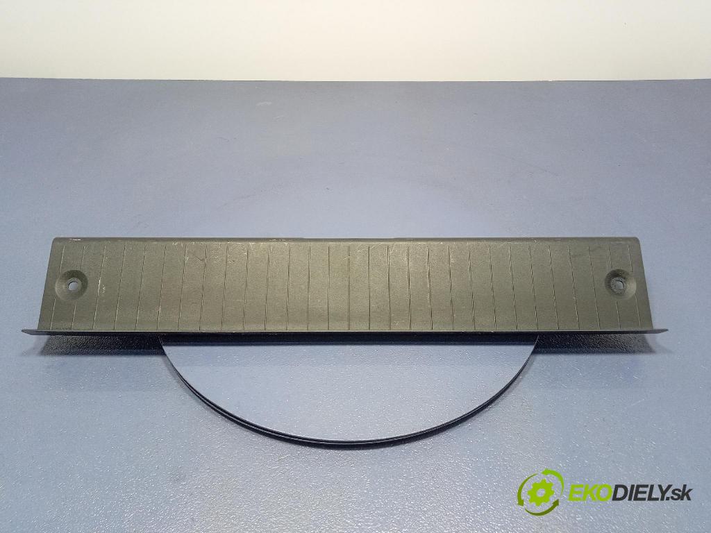 Mercedes S-klasa 2011 lišta kufra: A2216900041