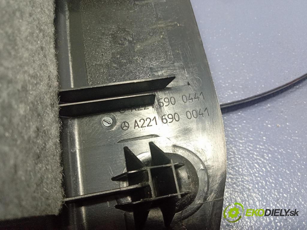 Mercedes S-klasa 2011 lišta kufra: A2216900041