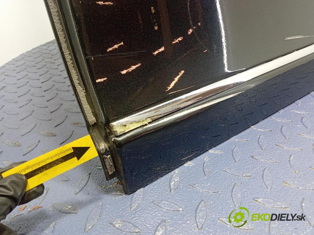 Mercedes S-klasa 2011 dvere zad Vľavo: