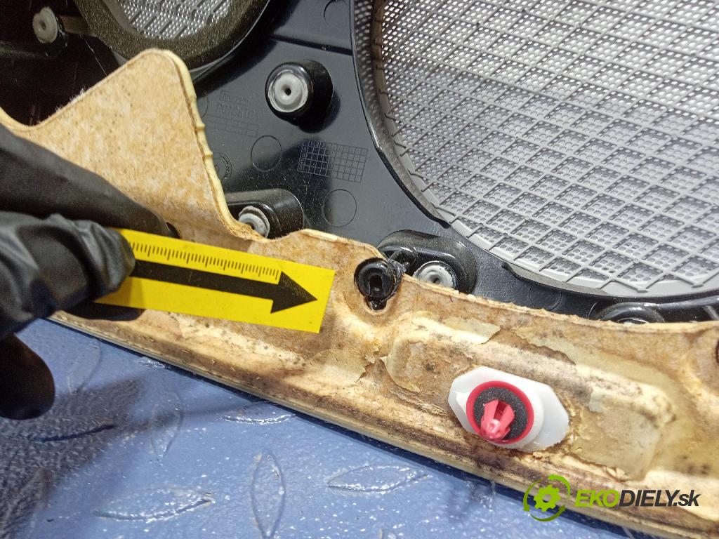 Mercedes S-klasa 2011 Čalounictví: dvere Predné Prava: