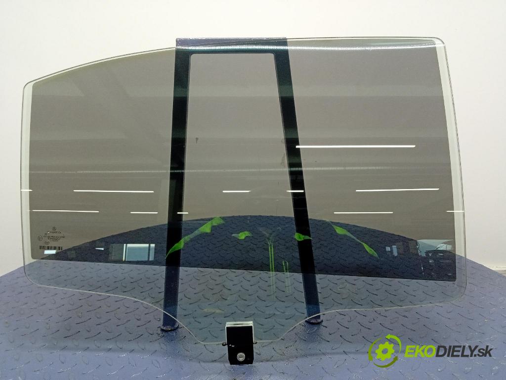Mercedes S-klasa 2011 sklo dvere zad Prava:
